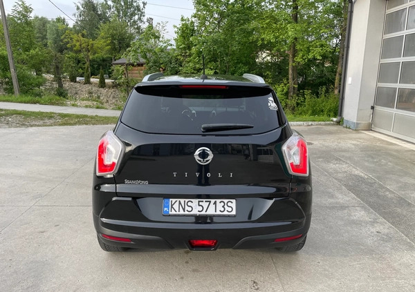 SsangYong Tivoli cena 37900 przebieg: 103000, rok produkcji 2015 z Lubaczów małe 277